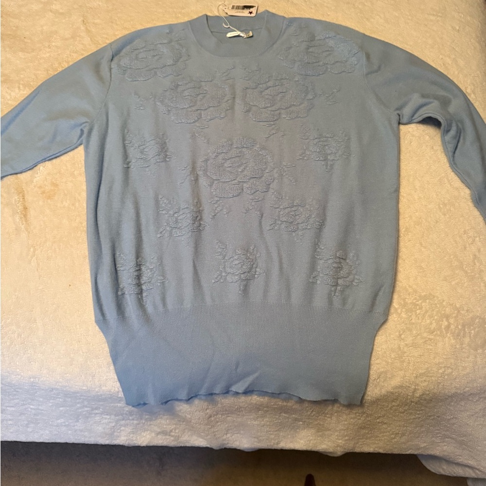 Alice & Laila Tamesha Cashmere Crew Sweater, size M, baby blue, brand new w/tags